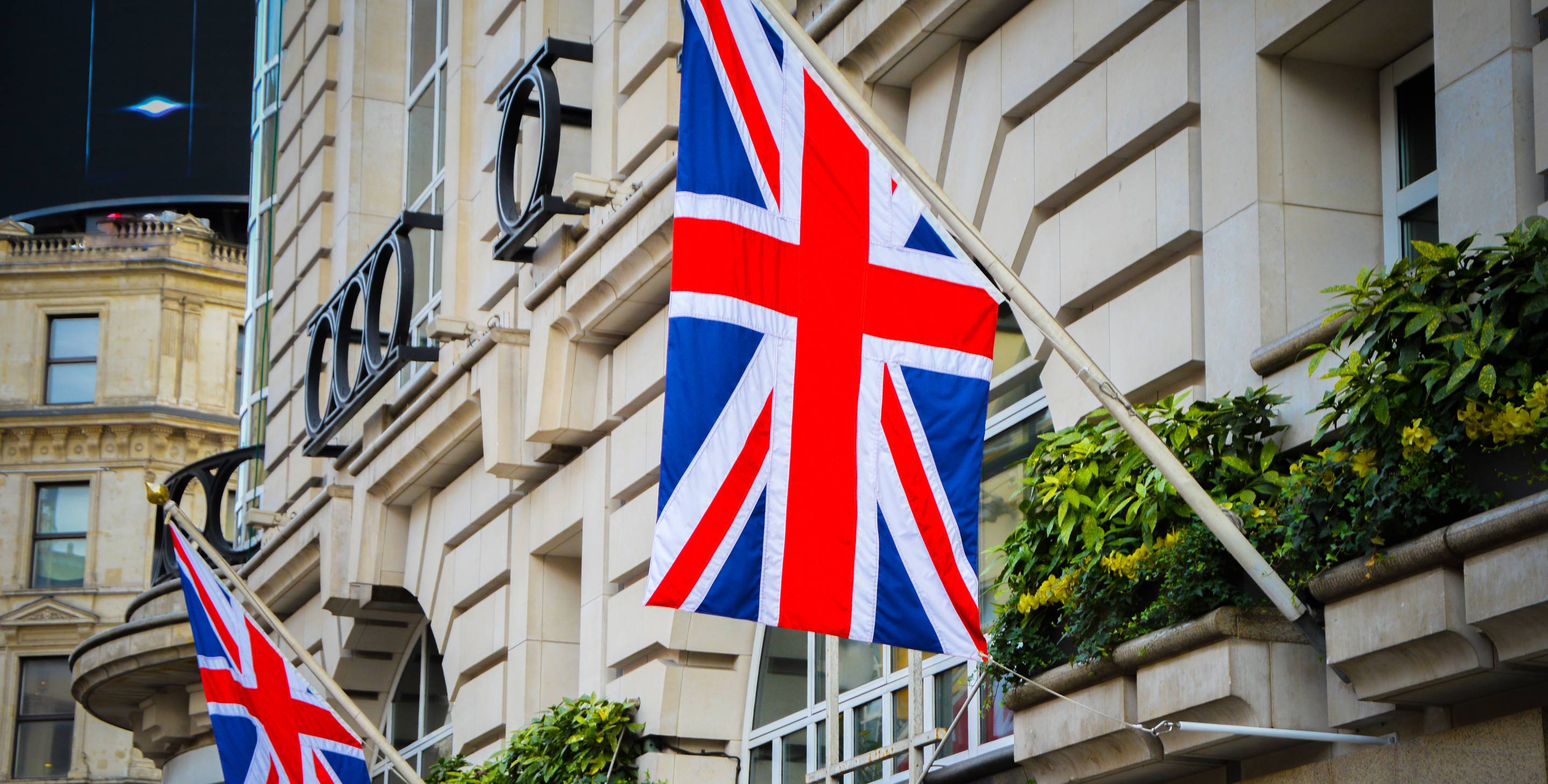 Comparison Between UK Citizenship and Permanent Residency (Indefinite Leave to Remain)